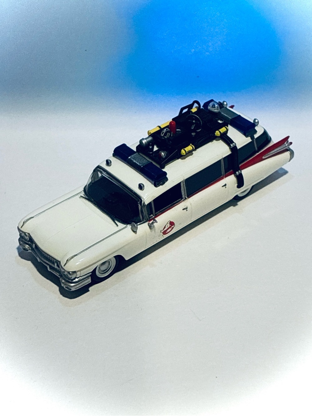 Ghostbusters 2009 Hallmark QXI1235 Ecto-1 Car Ornament. Plays Theme Song. WORKS